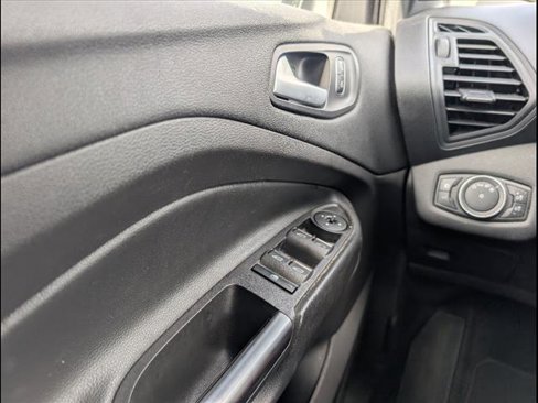 Used 2019 Ford Escape SEL image 17