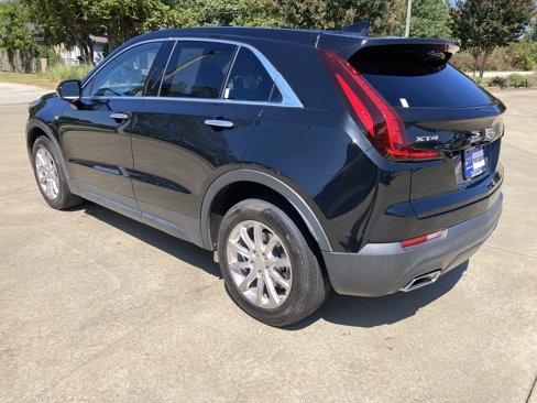 Used 2021 Cadillac XT4 Luxury w/ Cold Weather Package image 7