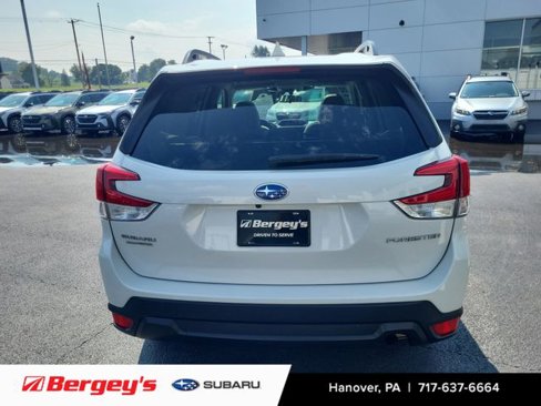 Certified 2022 Subaru Forester Premium image 4