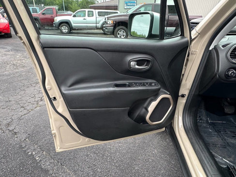 Used 2015 Jeep Renegade Limited image 11