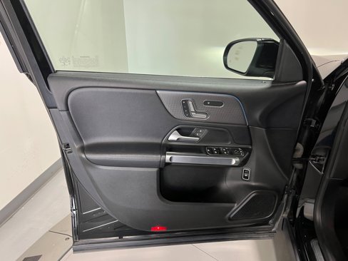 Used 2020 Mercedes-Benz GLB 250 4MATIC image 23