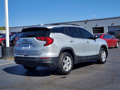 Used 2018 GMC Terrain SLE w/ Driver Convenience Package image 3
