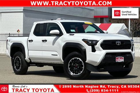 Certified 2024 Toyota Tacoma TRD Off-Road image 1