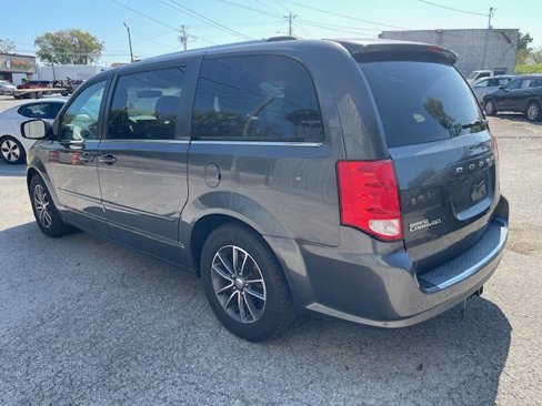 Used 2017 Dodge Grand Caravan SXT image 7