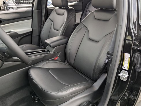 New 2025 Jeep Compass Limited image 16