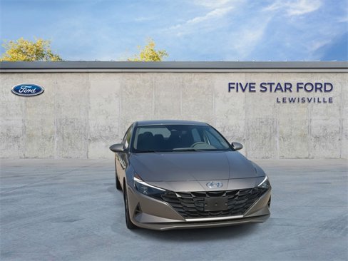 Used 2023 Hyundai Elantra SEL image 2