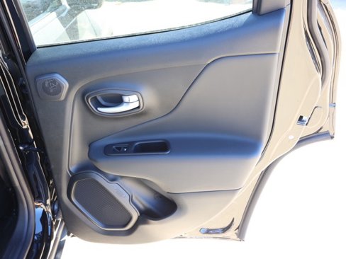 New 2023 Jeep Renegade Latitude w/ Sun & Fun Group image 19