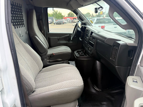 Used 2017 Chevrolet Express 2500 image 26
