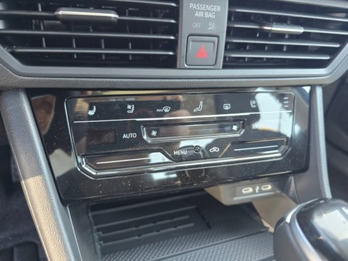 New 2025 Volkswagen Jetta SEL image 38