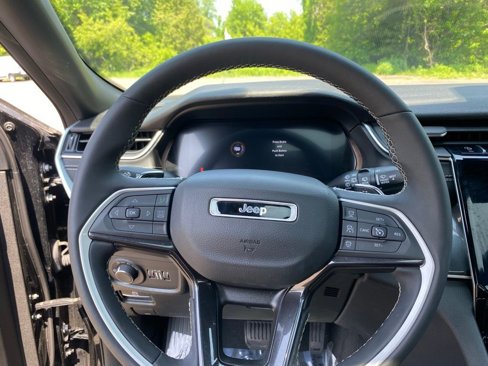 Used 2023 Jeep Grand Cherokee Altitude image 13