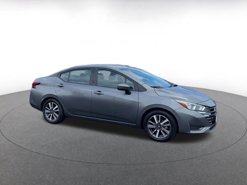 Used 2023 Nissan Versa SV image 2
