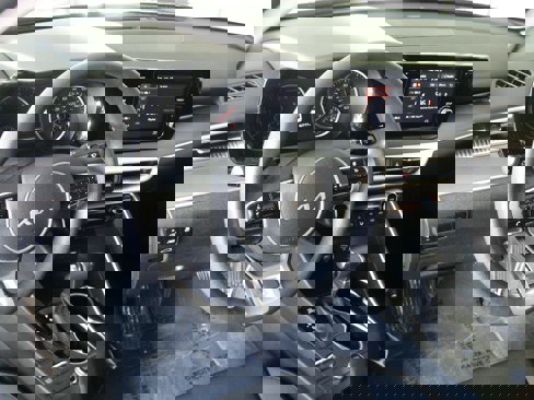 Used 2022 Kia K5 LXS image 8