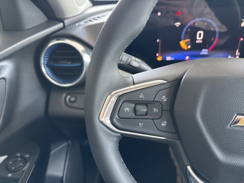 New 2025 Chevrolet Trax LT w/ Sunroof Package image 13