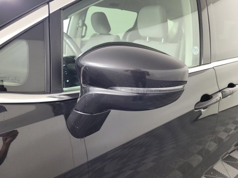 Used 2021 Chrysler Pacifica Touring w/ Cold Weather Group image 4