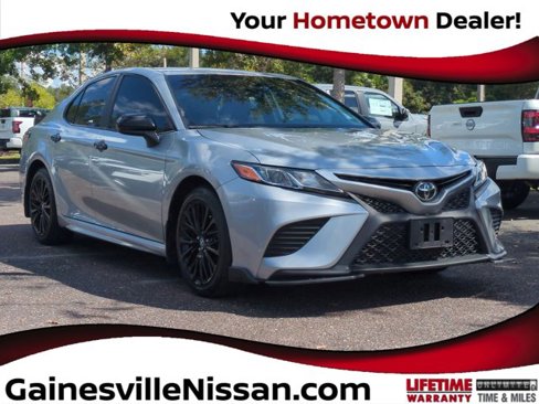 Used 2020 Toyota Camry SE image 1