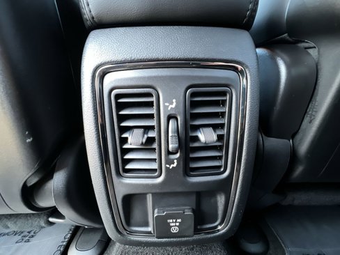 Used 2018 Jeep Grand Cherokee Altitude image 21