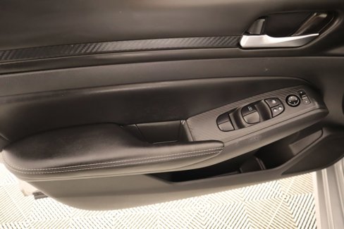 Used 2024 Nissan Altima 2.5 SV image 14