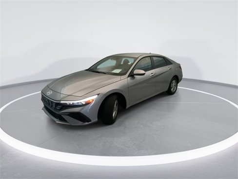 Used 2025 Hyundai Elantra SE image 8