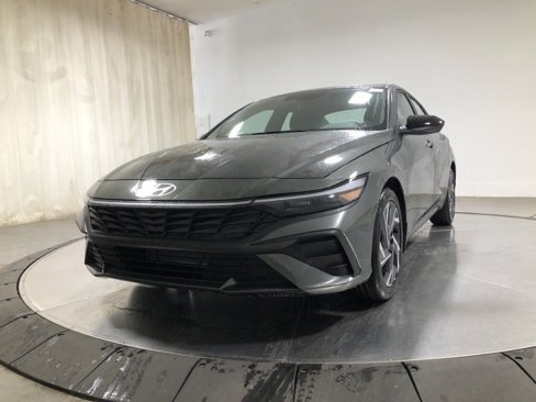 New 2025 Hyundai Elantra Sport image 3