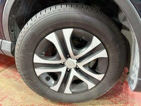 Used 2018 Toyota RAV4 LE image 18