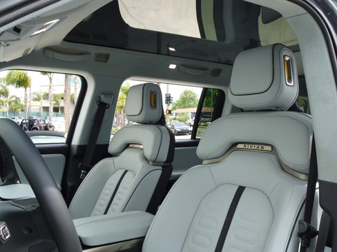 Used 2023 Rivian R1S Adventure image 15
