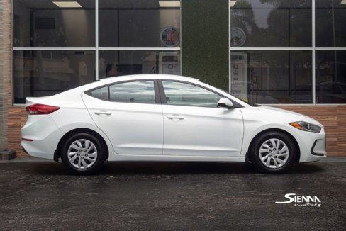 Used 2018 Hyundai Elantra SE image 2