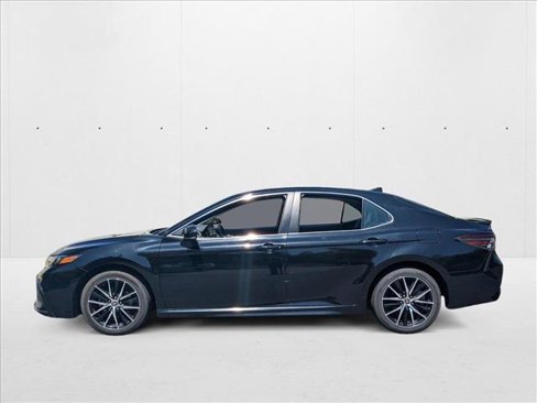 Used 2022 Toyota Camry SE image 9