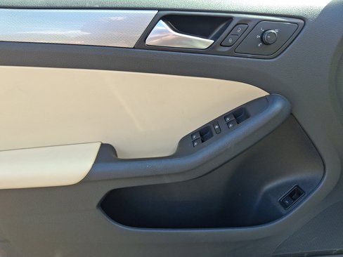Used 2017 Volkswagen Jetta SE image 13