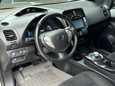 Used 2013 Nissan Leaf SV image 2