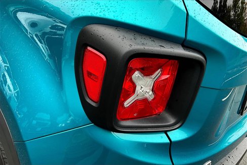 Used 2021 Jeep Renegade Latitude w/ Sun & Sound Group image 21