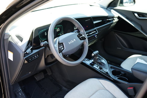 Used 2023 Kia Niro SX image 18