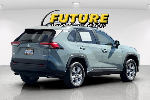 Used 2022 Toyota RAV4 XLE image 3