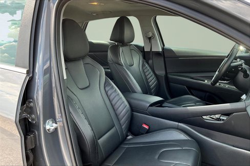 Used 2025 Hyundai Elantra Limited image 19