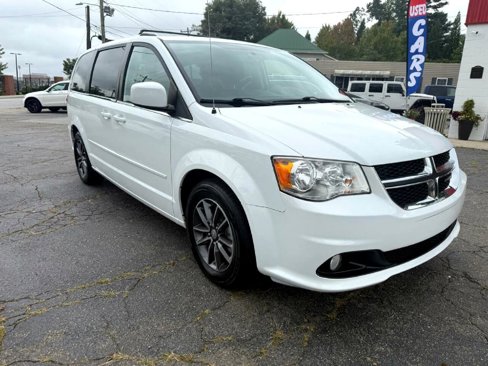 Used 2017 Dodge Grand Caravan SXT image 14