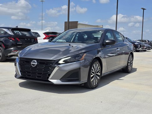 Used 2024 Nissan Altima 2.5 SV image 2