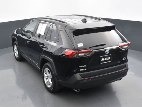 Used 2020 Toyota RAV4 XLE image 18