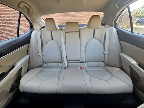 Used 2021 Toyota Camry LE image 12