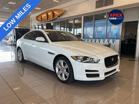 Used 2017 Jaguar XE Premium image 1