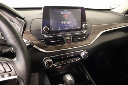 Used 2024 Nissan Altima 2.5 SV image 5