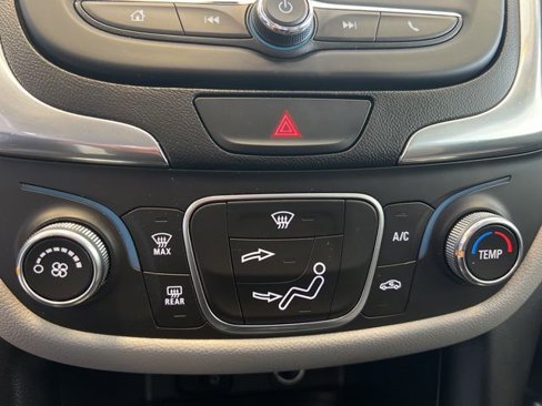 Used 2018 Chevrolet Equinox LS image 30