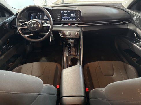 Used 2025 Hyundai Elantra SE image 27