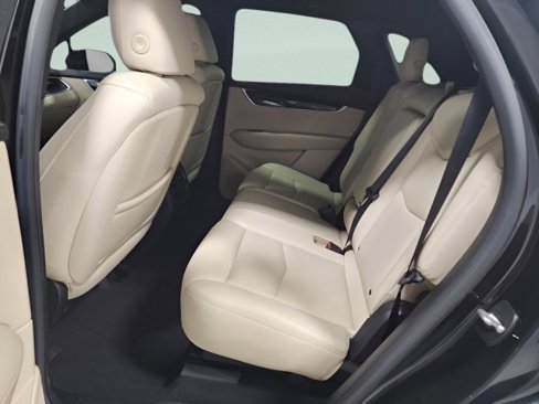 Used 2017 Cadillac XT5 FWD image 16