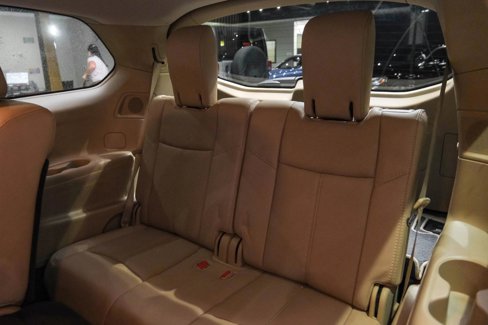 Used 2016 Nissan Pathfinder Platinum w/ Family Entertainment Package image 35