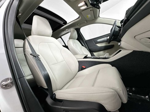Used 2025 Volvo XC40 B5 Plus w/ Protection Package image 27