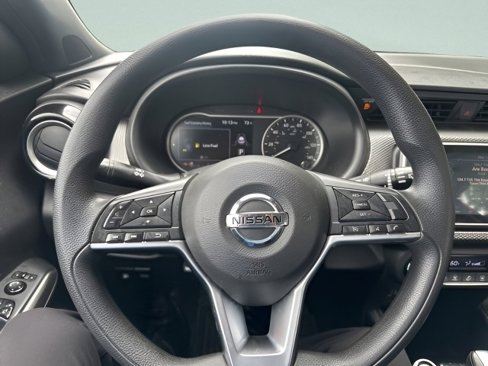 Used 2020 Nissan Kicks SV image 15