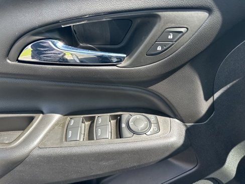 Used 2023 Chevrolet Equinox LT image 8