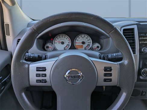 Used 2014 Nissan Frontier Desert Runner image 25
