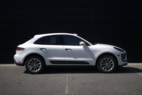 Certified 2023 Porsche Macan image 12