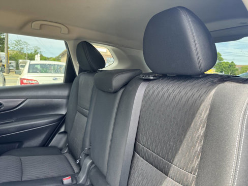 Used 2019 Nissan Rogue SV image 24