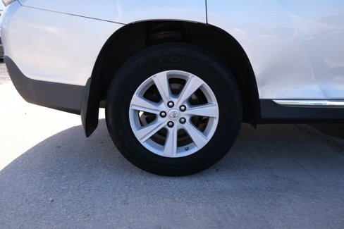 Used 2013 Toyota Highlander 4WD image 16